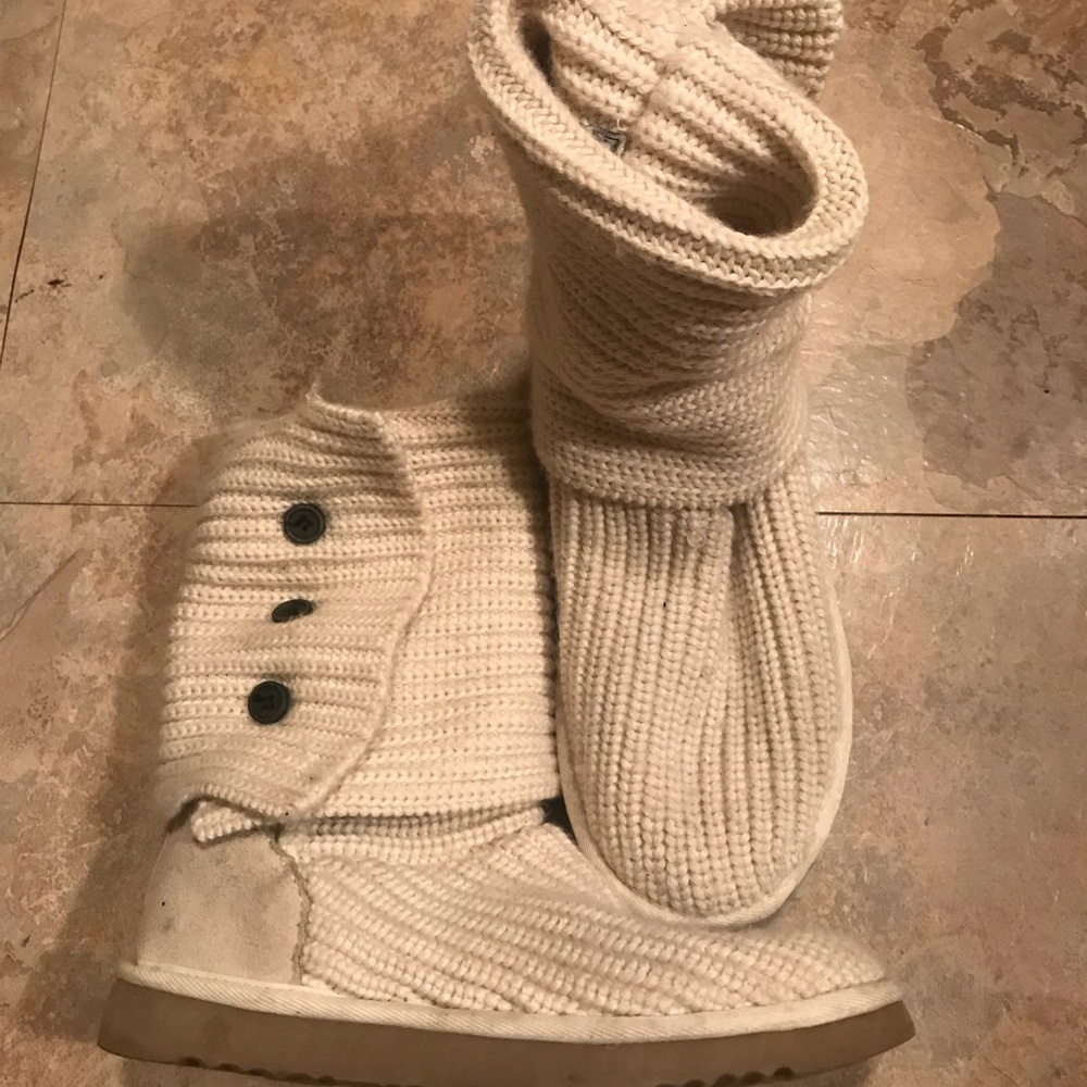 Women’s 3 button knit UGGs